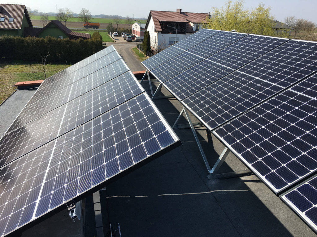 Instalacja fotowoltaiczna Undersun na płaskim dachu w Kościanie
